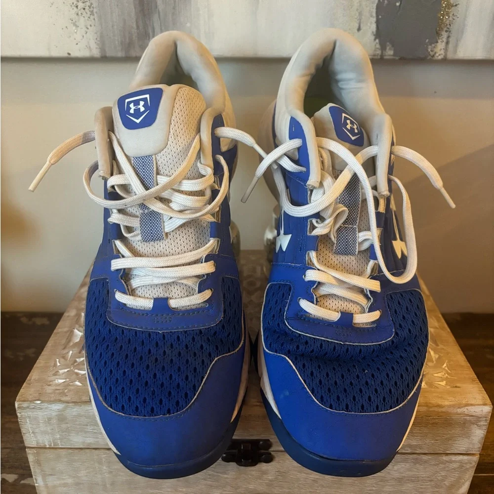 UNDER ARMOUR | Blue and White Sneakers Size 10.5